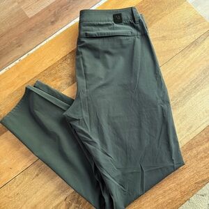Vuori Aim Pant - Gray Chinos Slim Fit Performance
